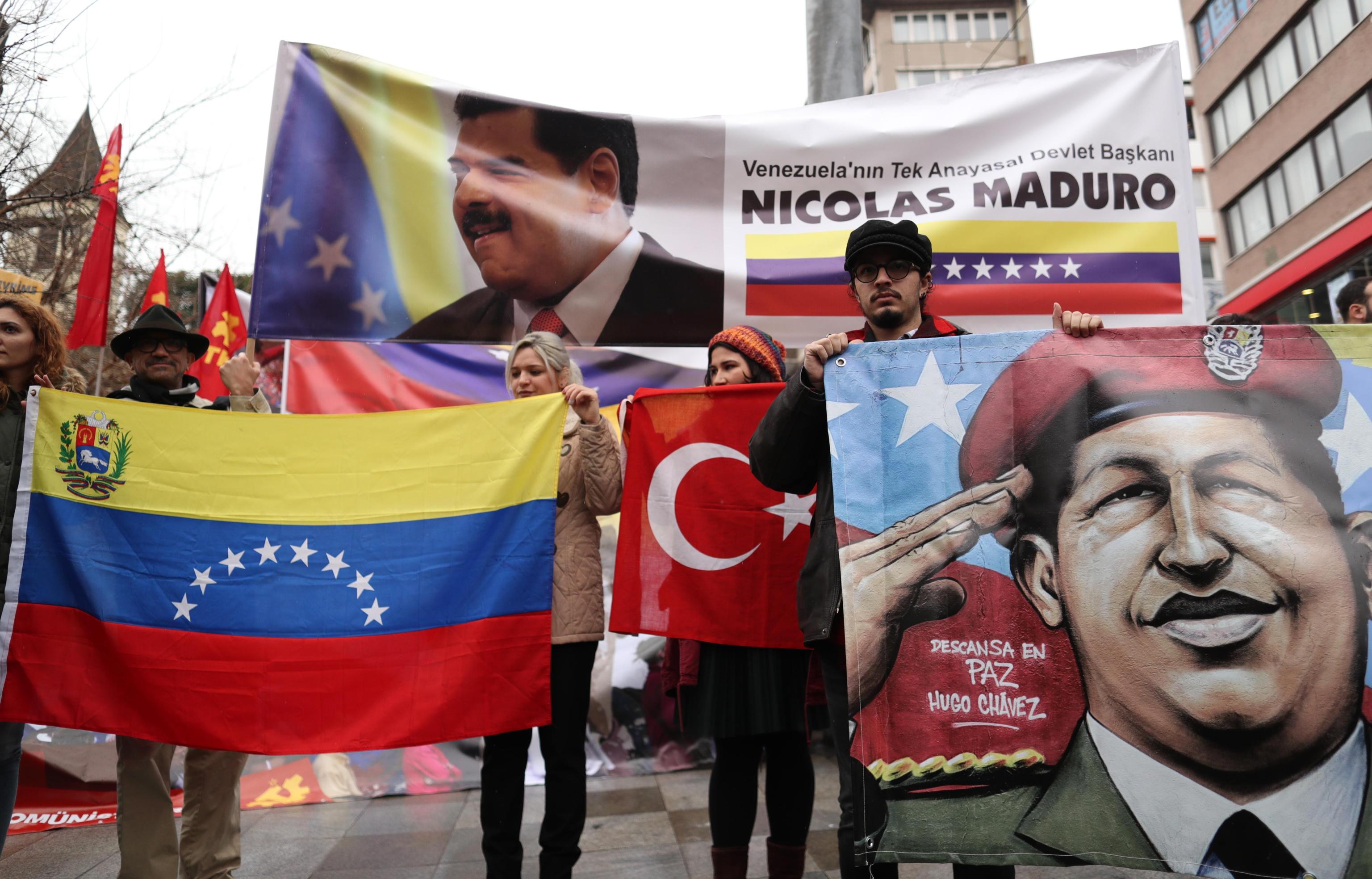 Anche ad Istanbul le persone sono scese in piazza a favore del presidente venezuelano