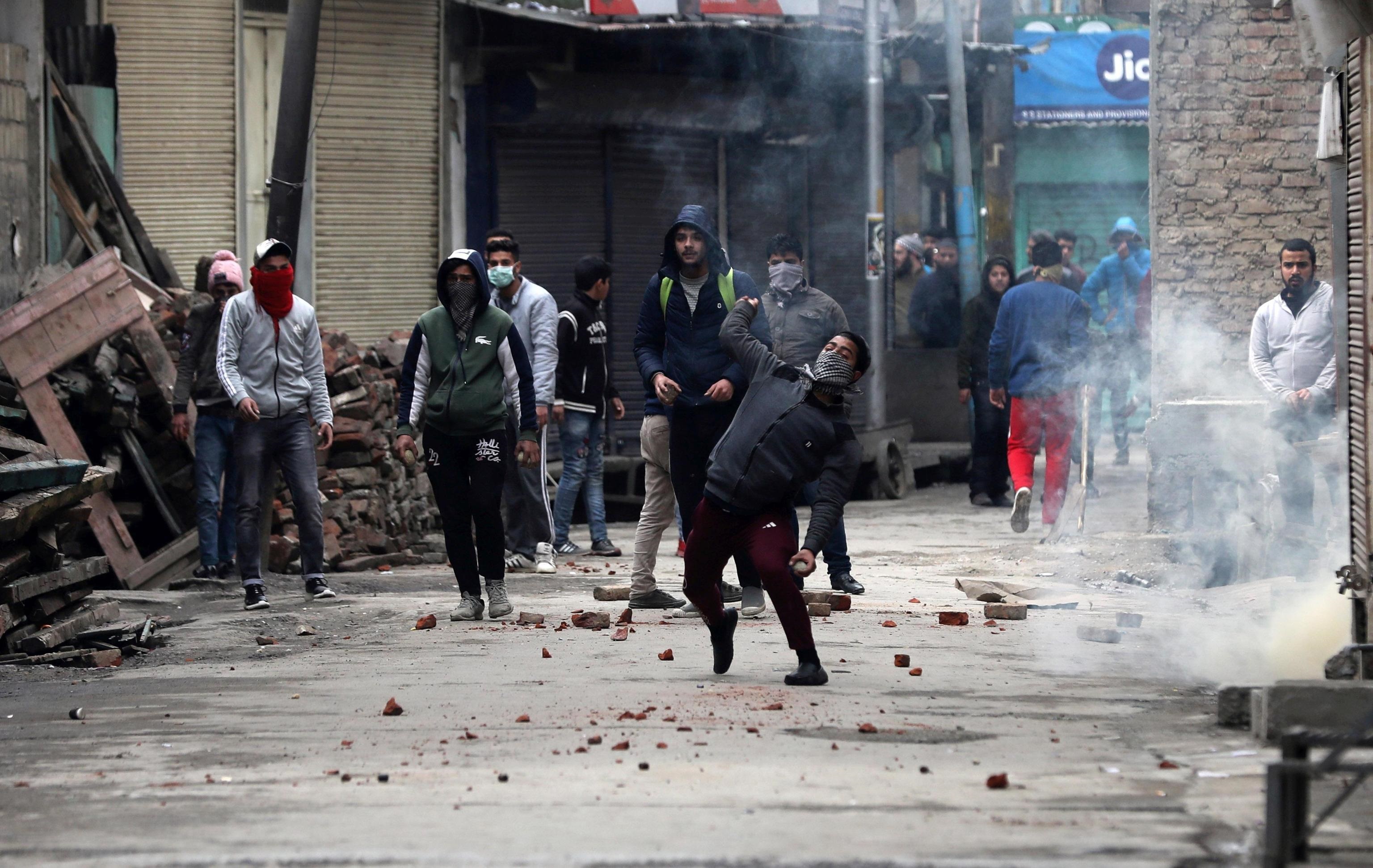 La National Investigation Agency, l'agenzia indiana che si occupa di contrastare il terrorismo, ha condotto questa notte una serie di raid contro i separatisti filo-pakistani nel Kashmir.