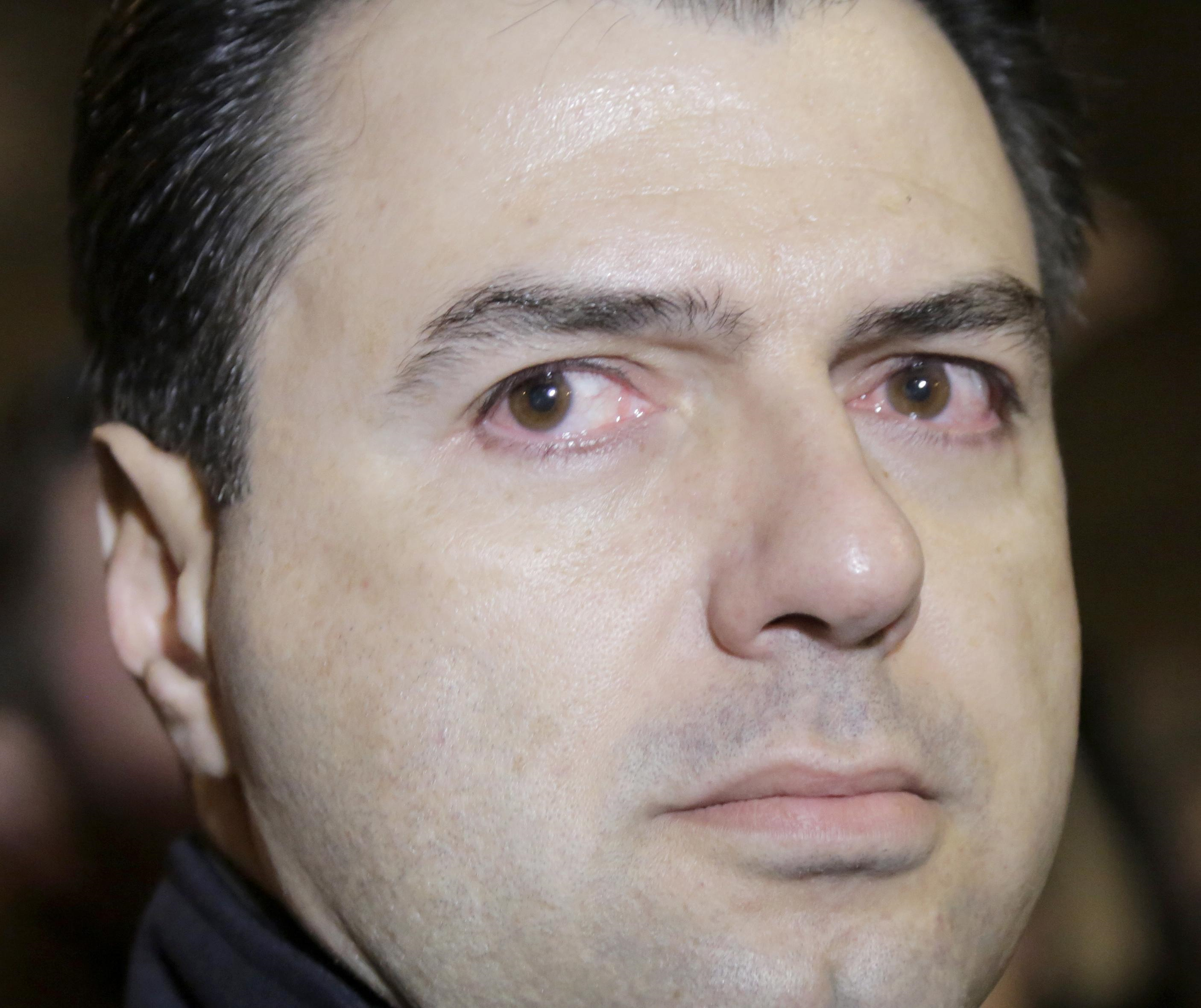 I lacrimogeni sono stati visti dal leader dell’opposizione, Lulzim Basha (in foto), come "un atto di guerra che Rama ha proclamato ai propri cittadini. Il premier deve sapere che per lui non ci sarà nemmeno un minuto di pace" I lacrimogeni sono stati visti dal leader dell’opposizione, Lulzim Basha (in foto), come "un atto di guerra che Rama ha proclamato ai propri cittadini. Il premier deve sapere che per lui non ci sarà nemmeno un minuto di pace"