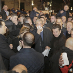 Anche i politici presenti e lo stesso leader dell’opposizione hanno accusato i sintomi dei lacrimogeni Anche i politici presenti e lo stesso leader dell’opposizione hanno accusato i sintomi dei lacrimogeni