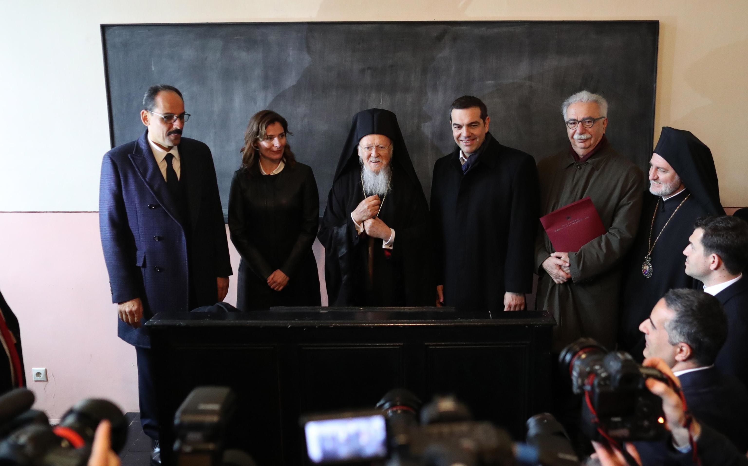 Tsipras in visita presso la scuola teologica di Halki