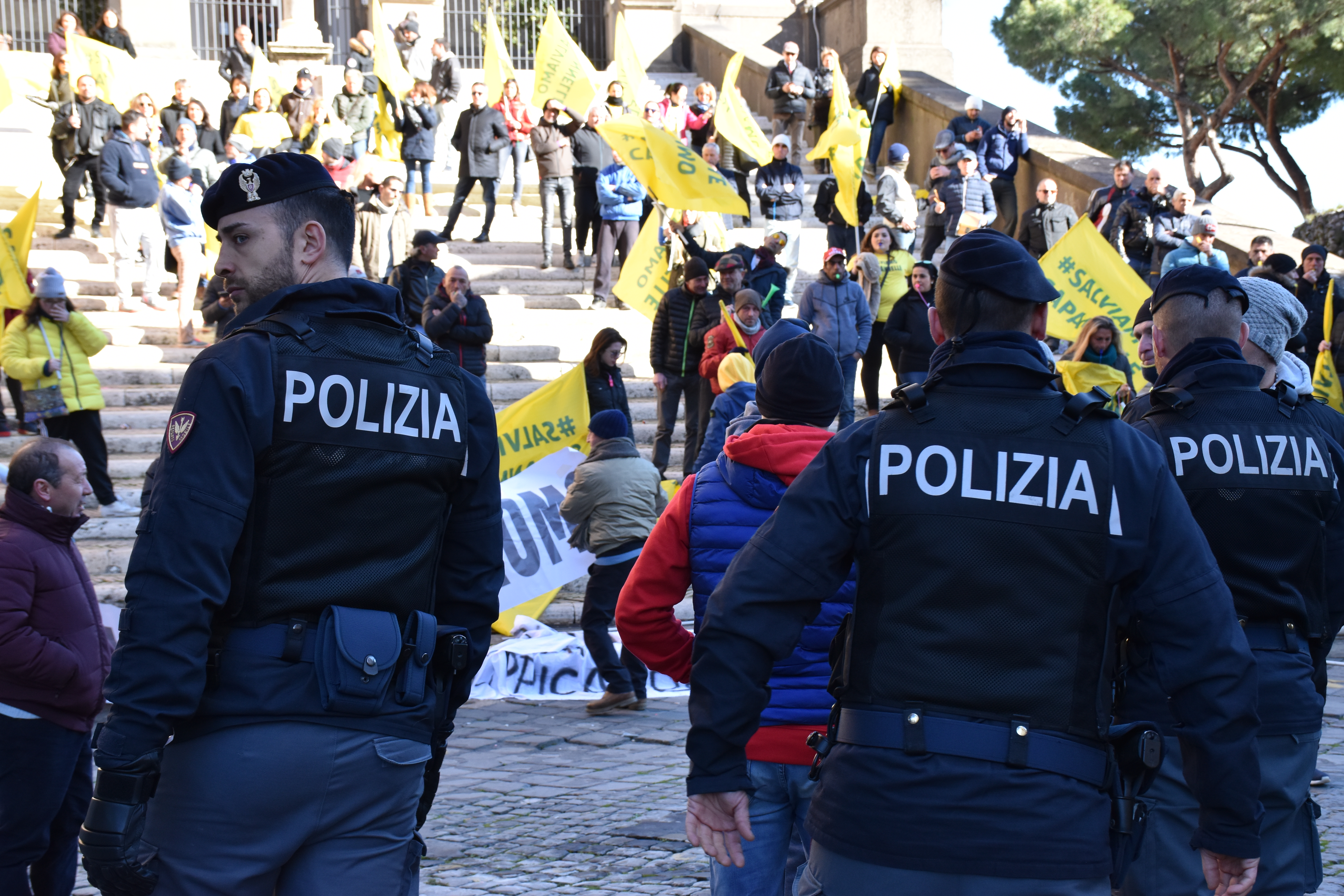 Forze dell'ordine e manifestanti