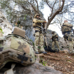 Oggi i militari dovranno scalare una parete rocciosa presso un'area di addestramento in Toscana