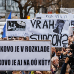 Esposti cartelloni che denunciano il legame tra criminalità e politica Esposti cartelloni che denunciano il legame tra criminalità e politica