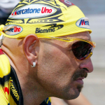 Marco Pantani con l'iconica bandana da Pirata Marco Pantani con l'iconica bandana da Pirata