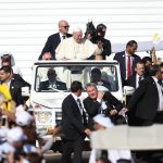 Il Pontefice arriva allo Zayed Sports City