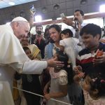 Il Pontefice incontra alcuni bambini