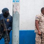 Le forze di sicurezza haitiane seguono armate la protesta di Port-au-Prince