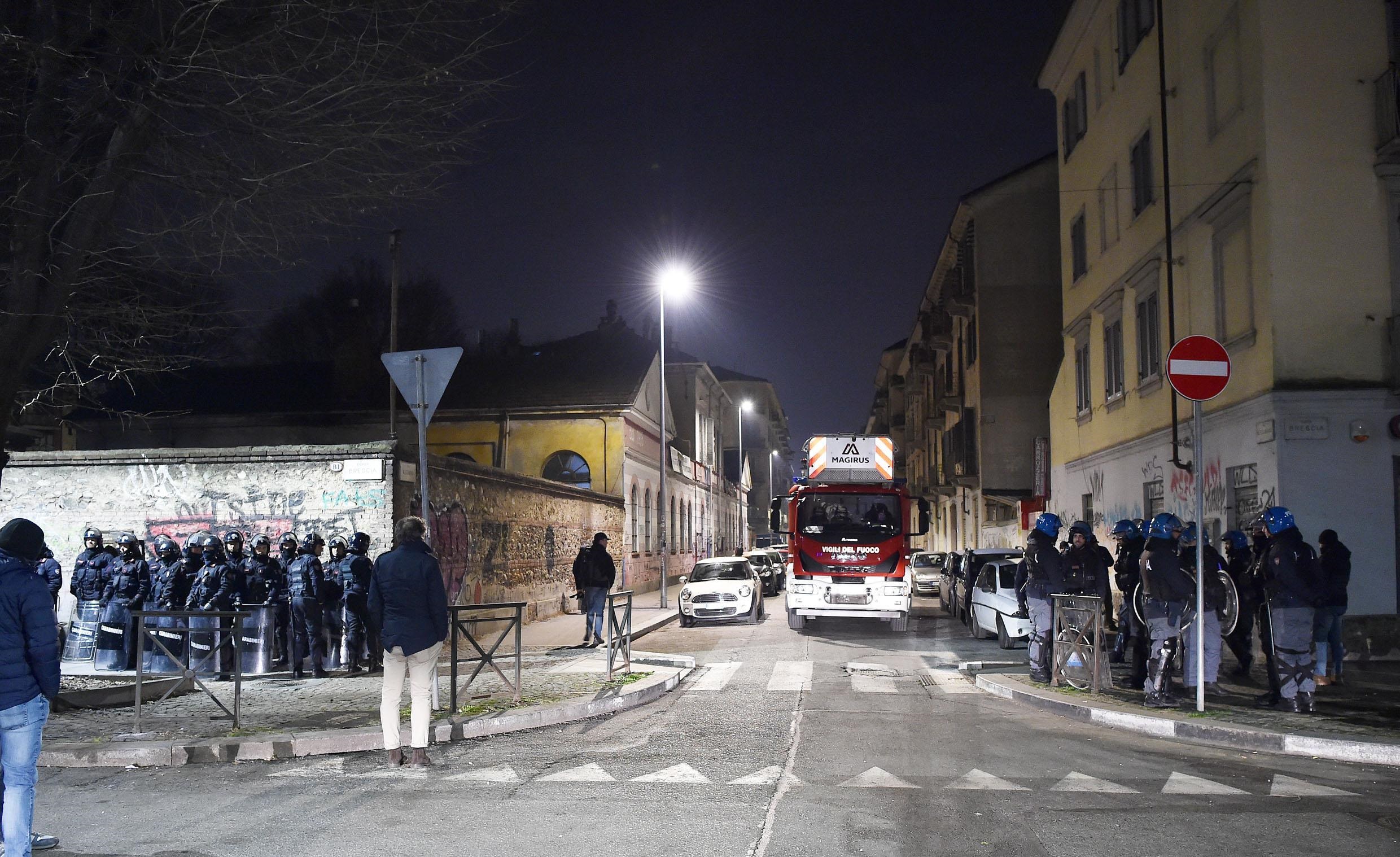 Presenti sul posto anche i vigili del fuoco