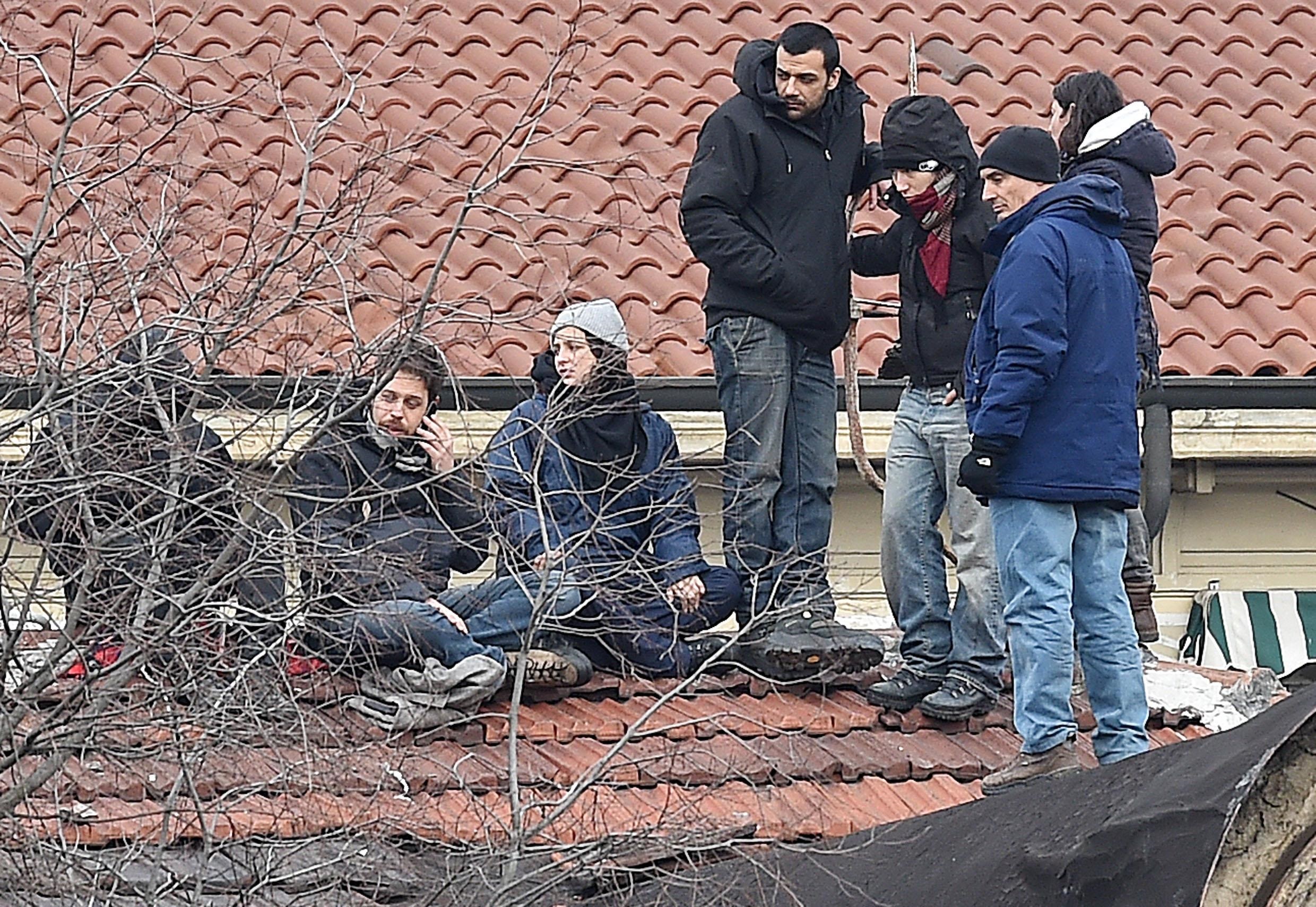 Antagonisti in attesa sul tetto