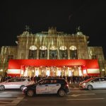 Inaugurato nel 1860, il Teatro dell'Opera di Vienna ospita ogni anno il Ballo delle Debuttanti Inaugurato nel 1860, il Teatro dell'Opera di Vienna ospita ogni anno il Ballo delle Debuttanti