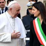 Il Papa con la sindaca di Roma Virginia Raggi
