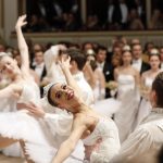 Al ballo partecipano 186 giovani ragazze, con età compresa fra i 17 e i 19 anni Al ballo partecipano 186 giovani ragazze, con età compresa fra i 17 e i 19 anni