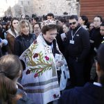 Le donne del "Women of the Wall" con Torah tallit, tefillin e kippah, costumi che secondo la tradizione ebraica sono riservati agli uomini