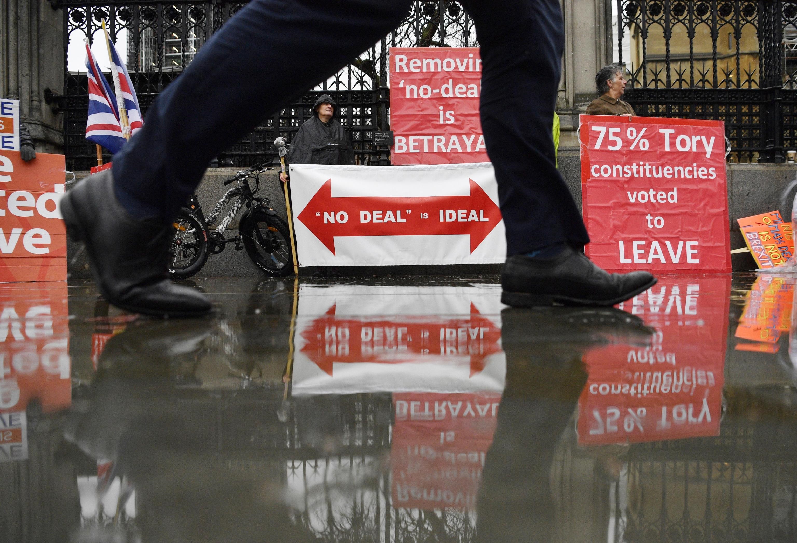 Per i "leavers" l'unica soluzione possibile è l'uscita senza intesa con l'Ue