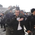 Un'immagine della protesta dei membri del gruppo femminista "Women of the Wall" contro gli ebrei ultra ortodossi
