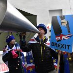 Secondo i manifestanti per il "remain", l'uscita dai trattati sarebbe un suicidio per il paese