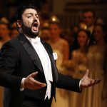 Il tenore azero Yusif Eyvazov si esibisce durante le danze Il tenore azero Yusif Eyvazov si esibisce durante le danze