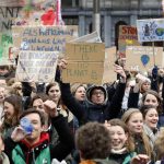 La protesta coinvolge tutto il mondo e arriva in Olanda, ad Amsterdam, dove molti studenti sono scesi in piazza per mostrare il proprio dissenso