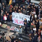 I gradini della chiesa di Piazza Santa Croce occupati dai manifestanti