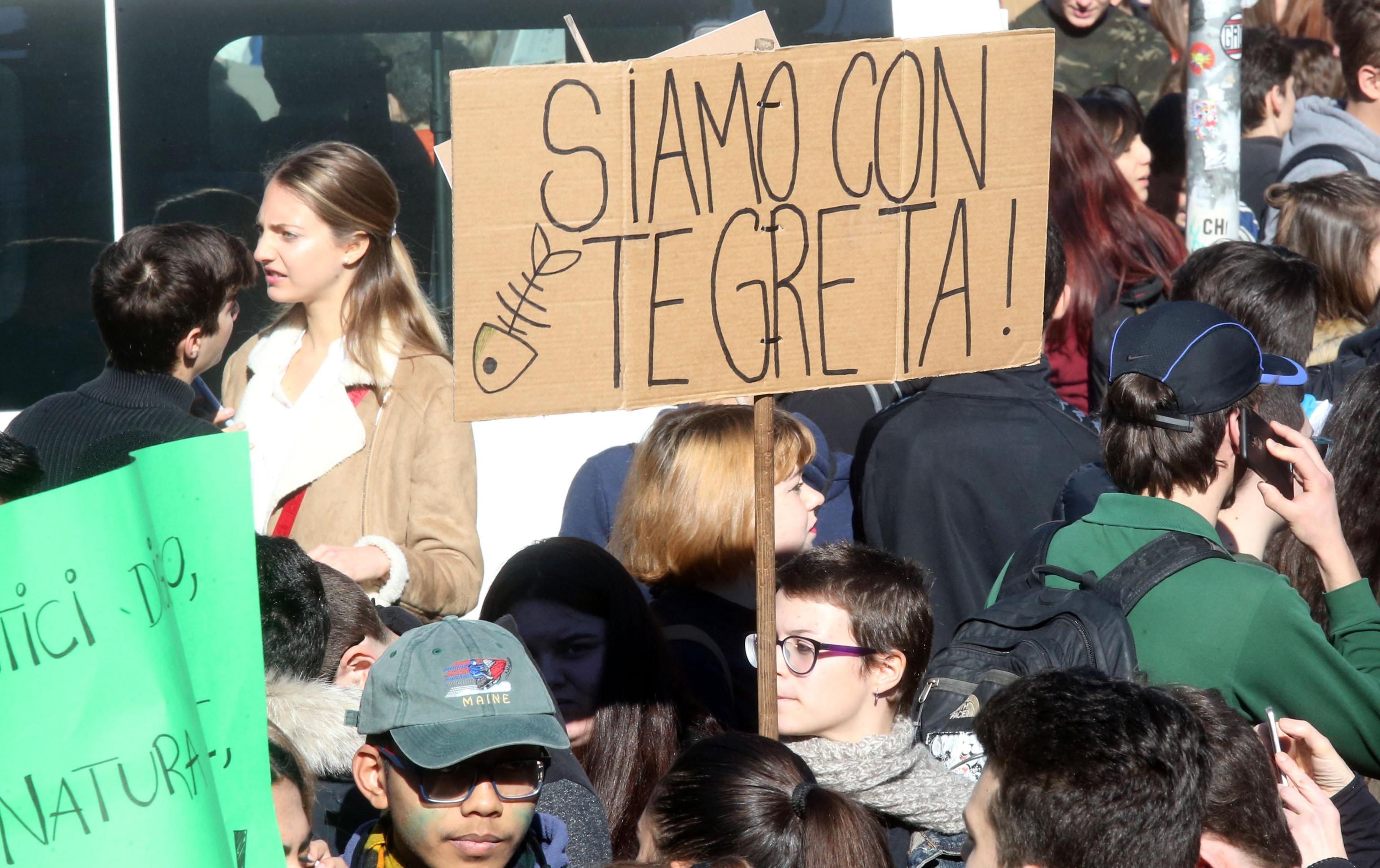 La protesta arriva anche in Italia, a Milano, dove gli studenti hanno espresso vicinanza agli ideali di Greta