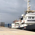 La nave della Mediterranea Saving Humans è ferma sotto sequestro delle autorità al porto di Lampedusa