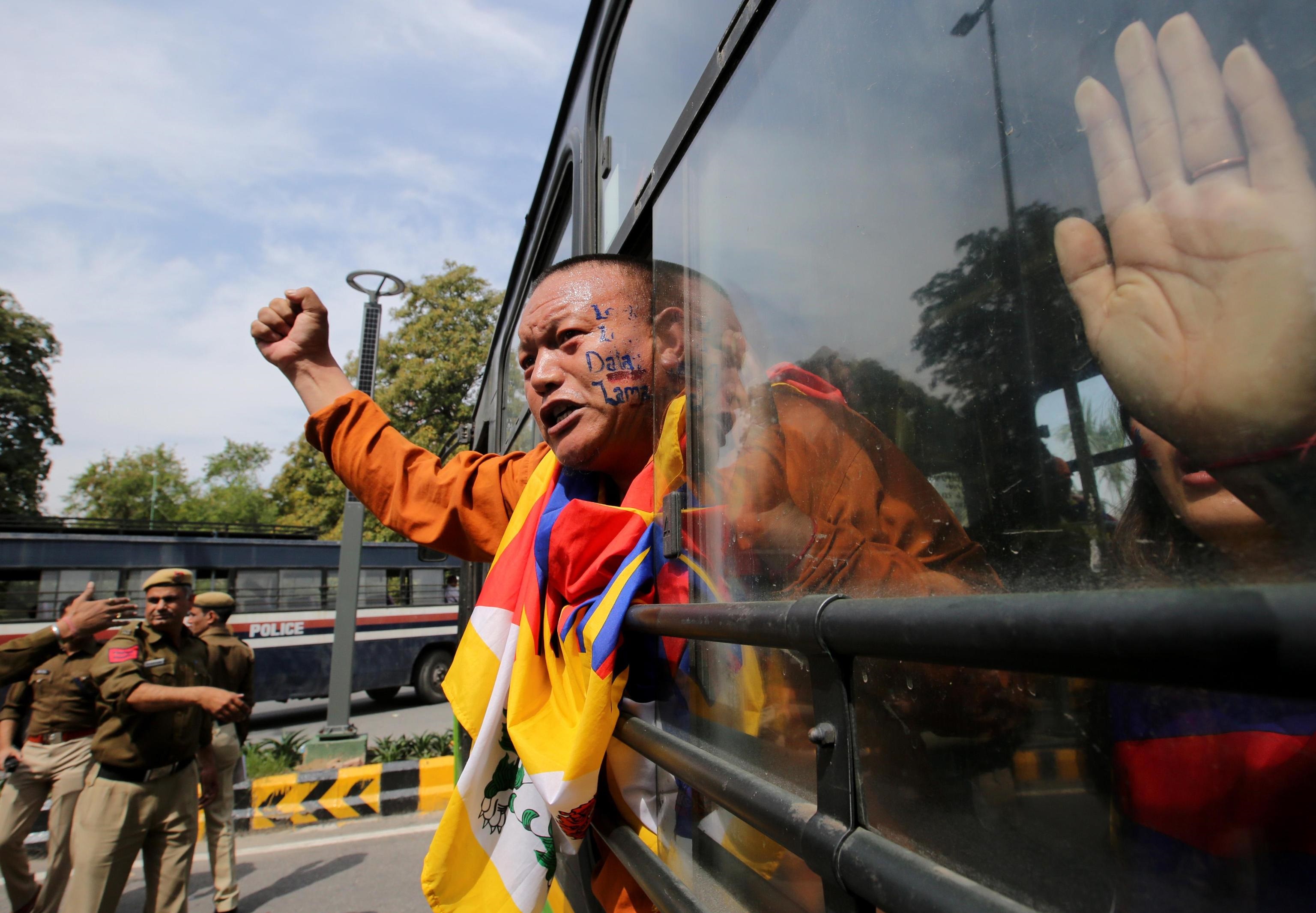 Attivista tibetano in protesta