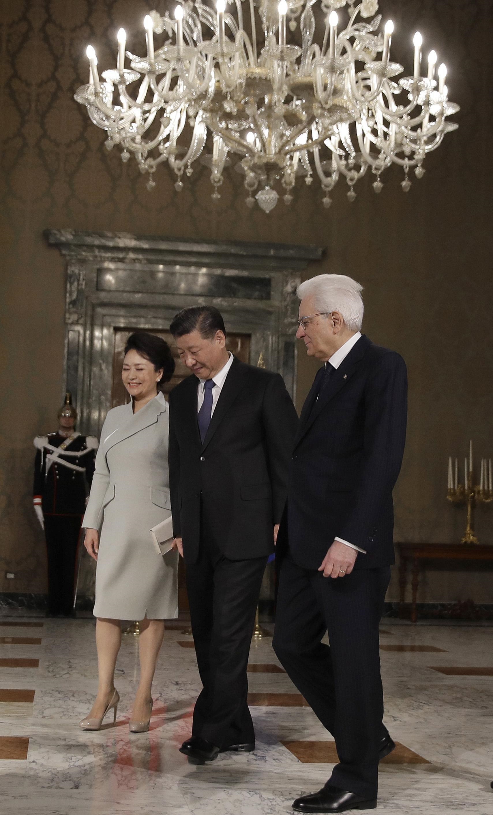 Mattarella mostra i saloni del Quirinale a Xi Jinping e alla consorte Peng Liyuan