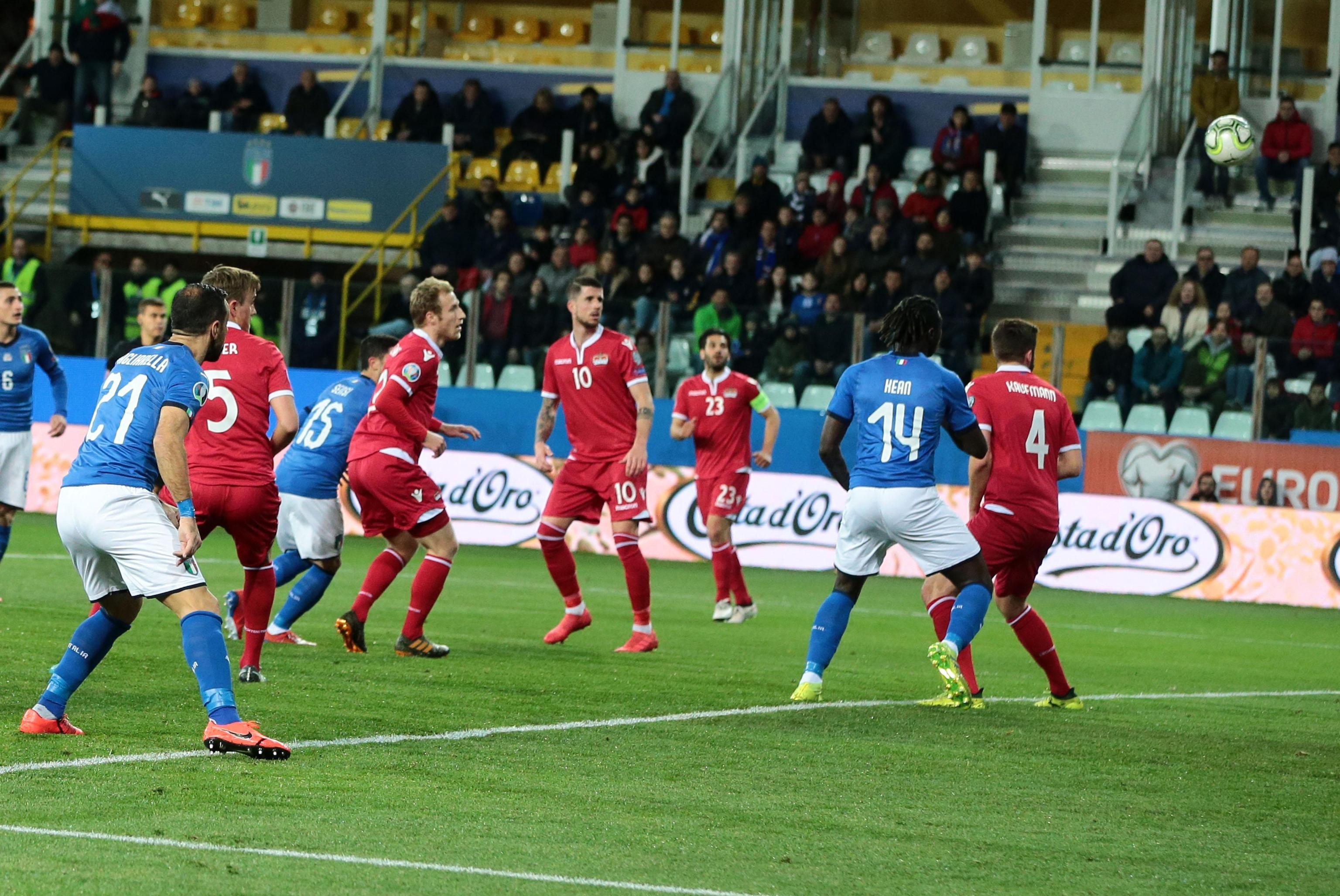 Un'azione di gioco della partita disputata ieri tra Italia e Liechtenstein allo Stadio Ennio Tardini a Parma