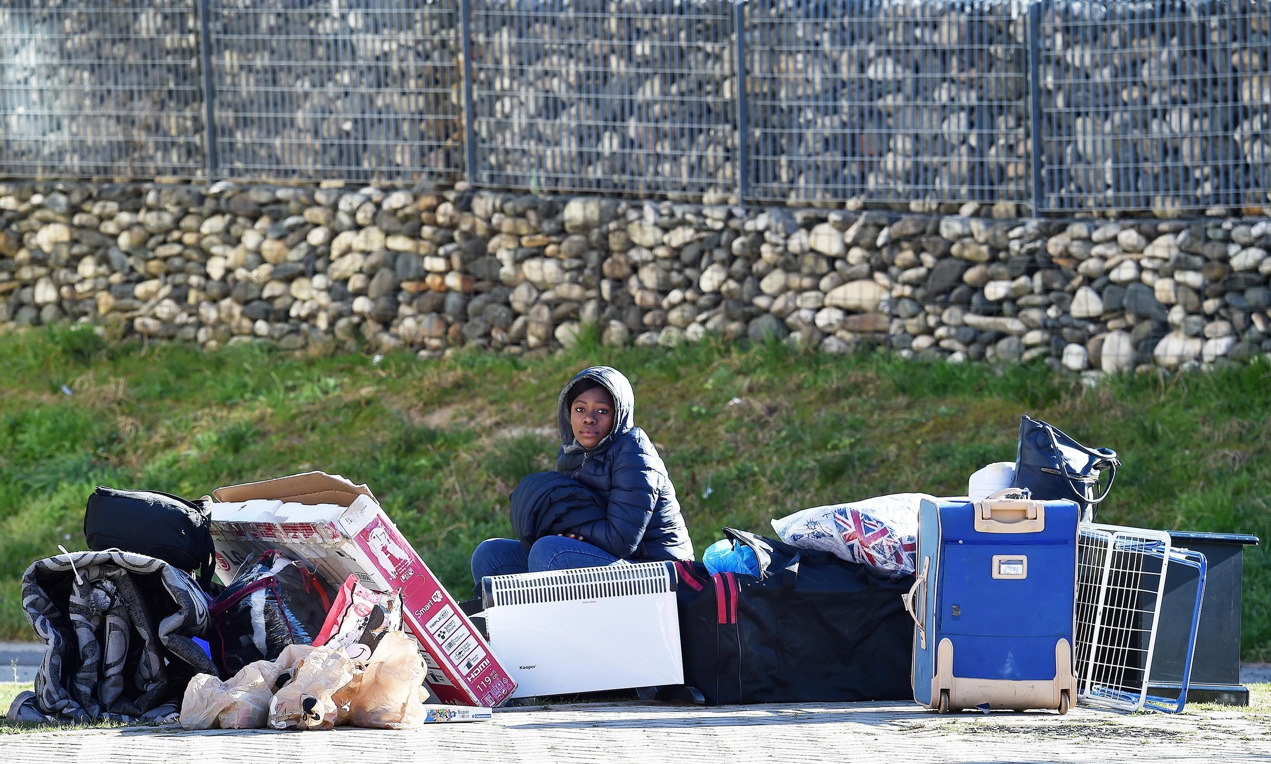 Una dei 200 migranti che vivevano all'ex Moi Una dei 200 migranti che vivevano all'ex Moi