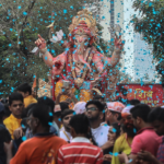 Il Ganesh Chaturthi, conosciuto anche come Vinayaka Chaturthi, è uno tra i più famosi festival dell’India. A Bombay si tiene la cerimonia più imponente.