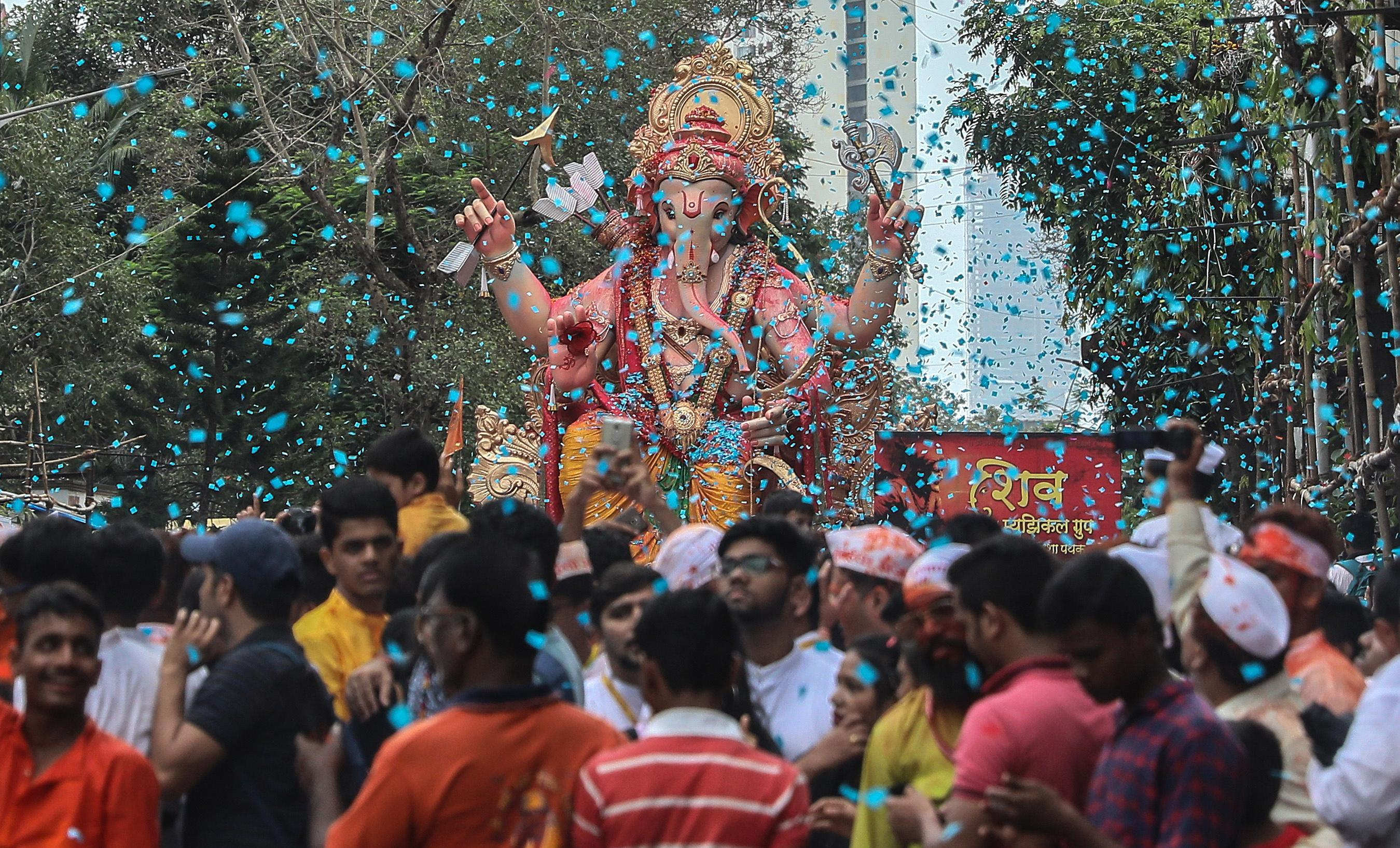 Il Ganesh Chaturthi, conosciuto anche come Vinayaka Chaturthi, è uno tra i più famosi festival dell’India. A Bombay si tiene la cerimonia più imponente.