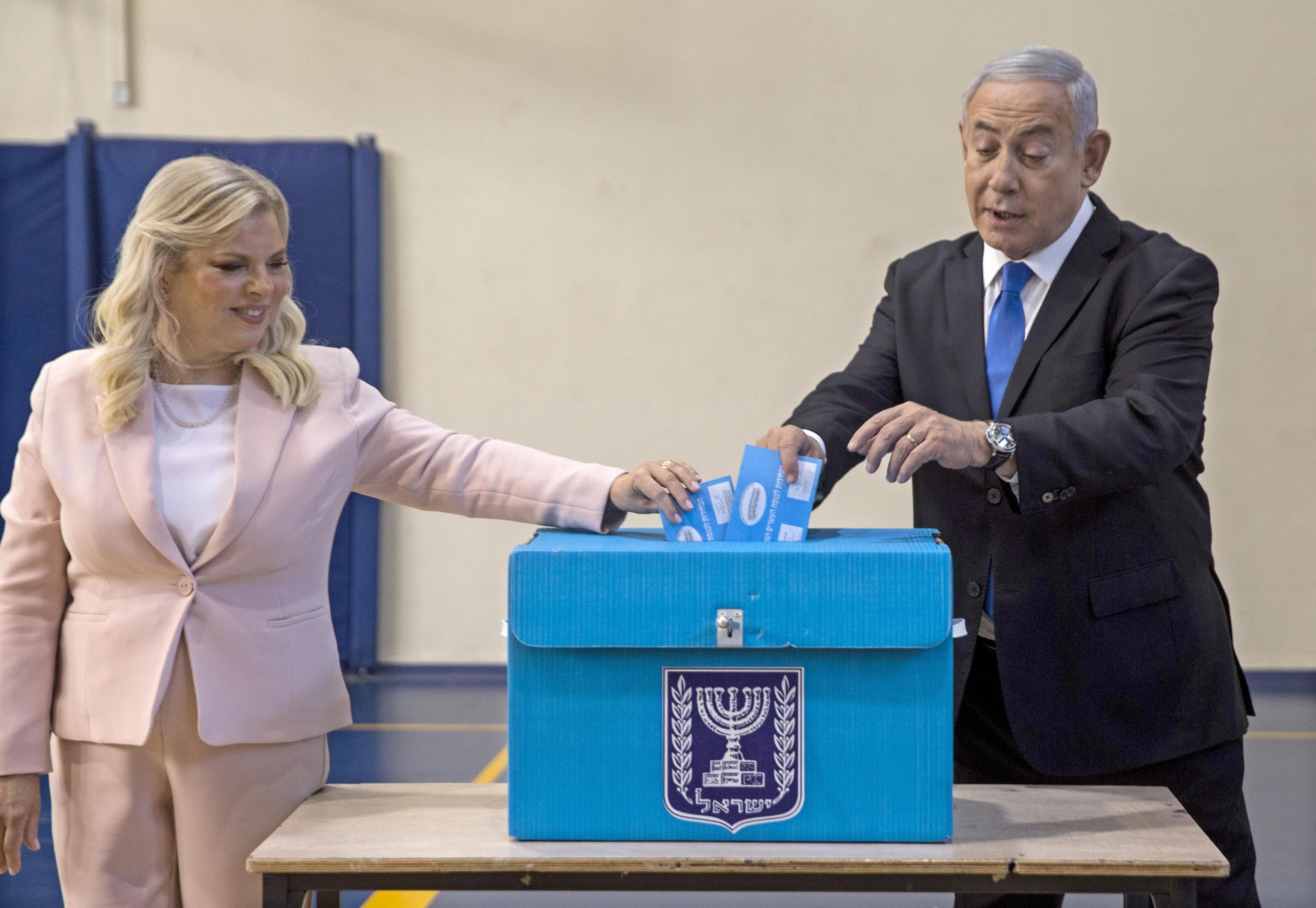 Il voto di Netanyahu e della moglie Sara
