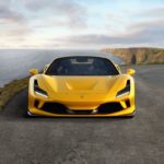 La Ferrari svela un nuovo modello: la F8 Spider. L'auto ha il pregio principale di erogare i suoi 720 cavalli di potenza in maniera istantanea, senza turbo lag, e di mantenere il sound unico del V8. La nuova Ferrari è più leggera di 20 kg rispetto al modello precedente La Ferrari svela un nuovo modello: la F8 Spider. L'auto ha il pregio principale di erogare i suoi 720 cavalli di potenza in maniera istantanea, senza turbo lag, e di mantenere il sound unico del V8. La nuova Ferrari è più leggera di 20 kg rispetto al modello precedente