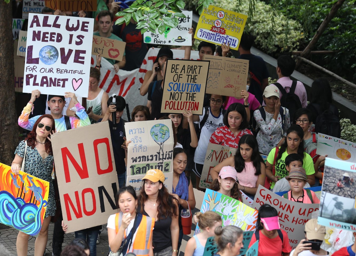 Cartelloni contro il cambiamento climatico a Bangkok