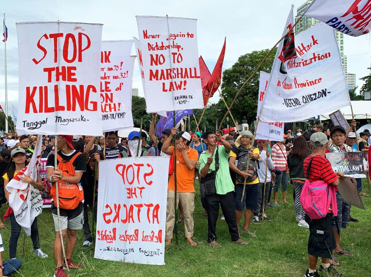 La protesta si svolge anche a Manila, nelle Filippine