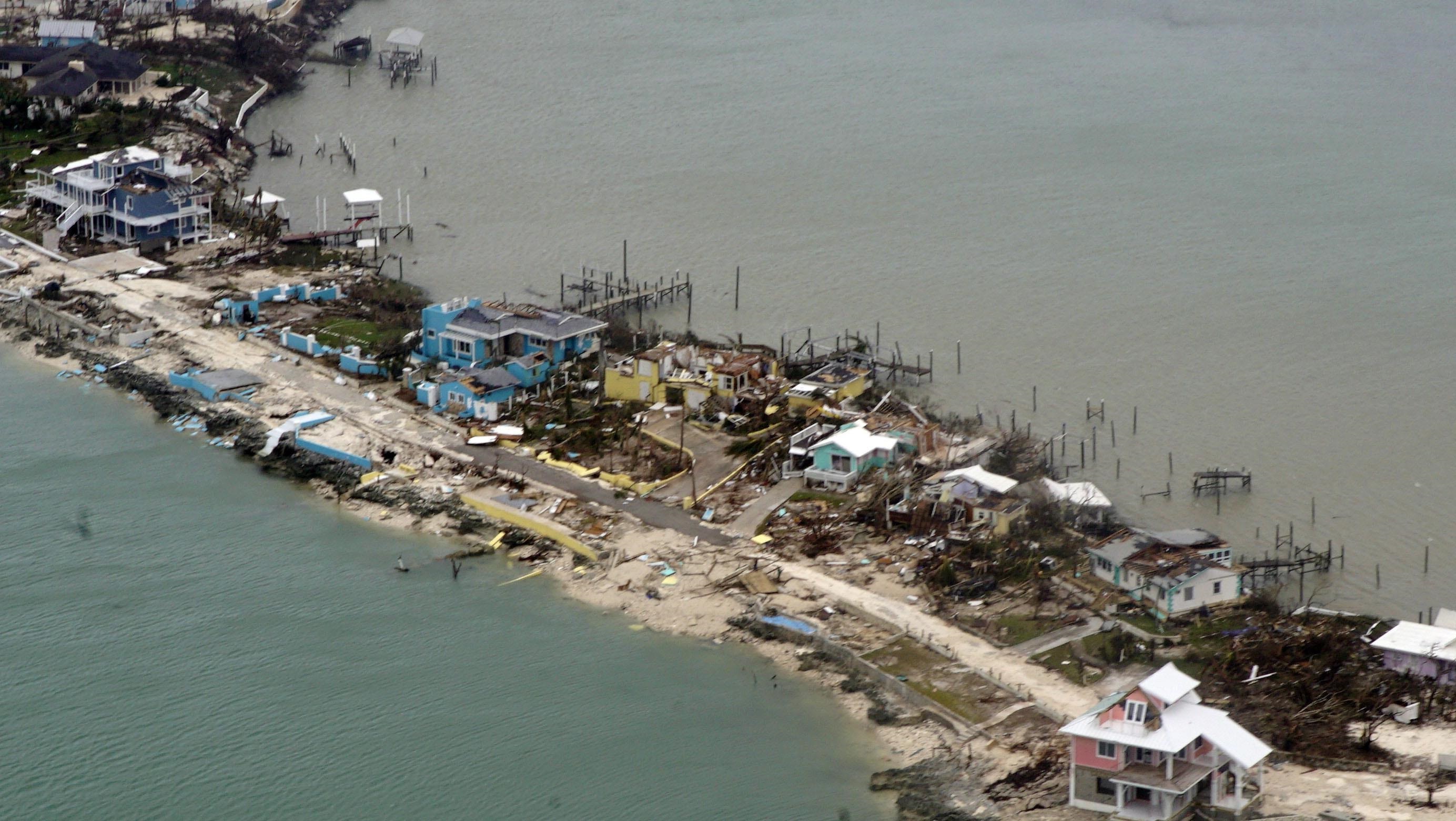 La devastazione di Grand Bahama dopo il passaggio dell'uragano Dorian
