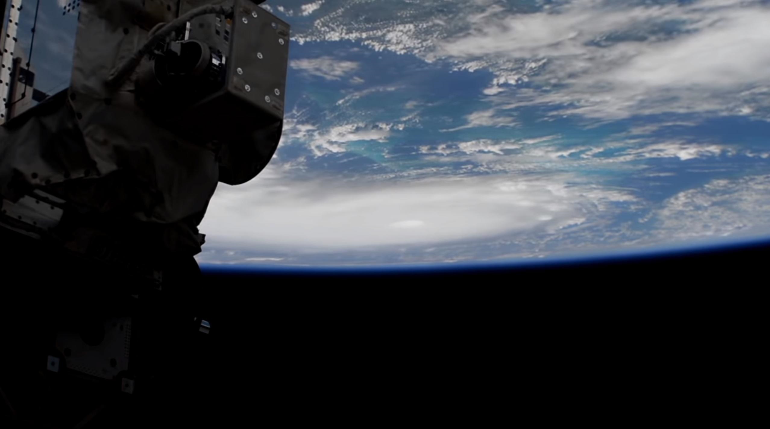 Dorian: riprese video della Stazione Spaziale Internazionale (ISS) Dorian: riprese video della Stazione Spaziale Internazionale (ISS)