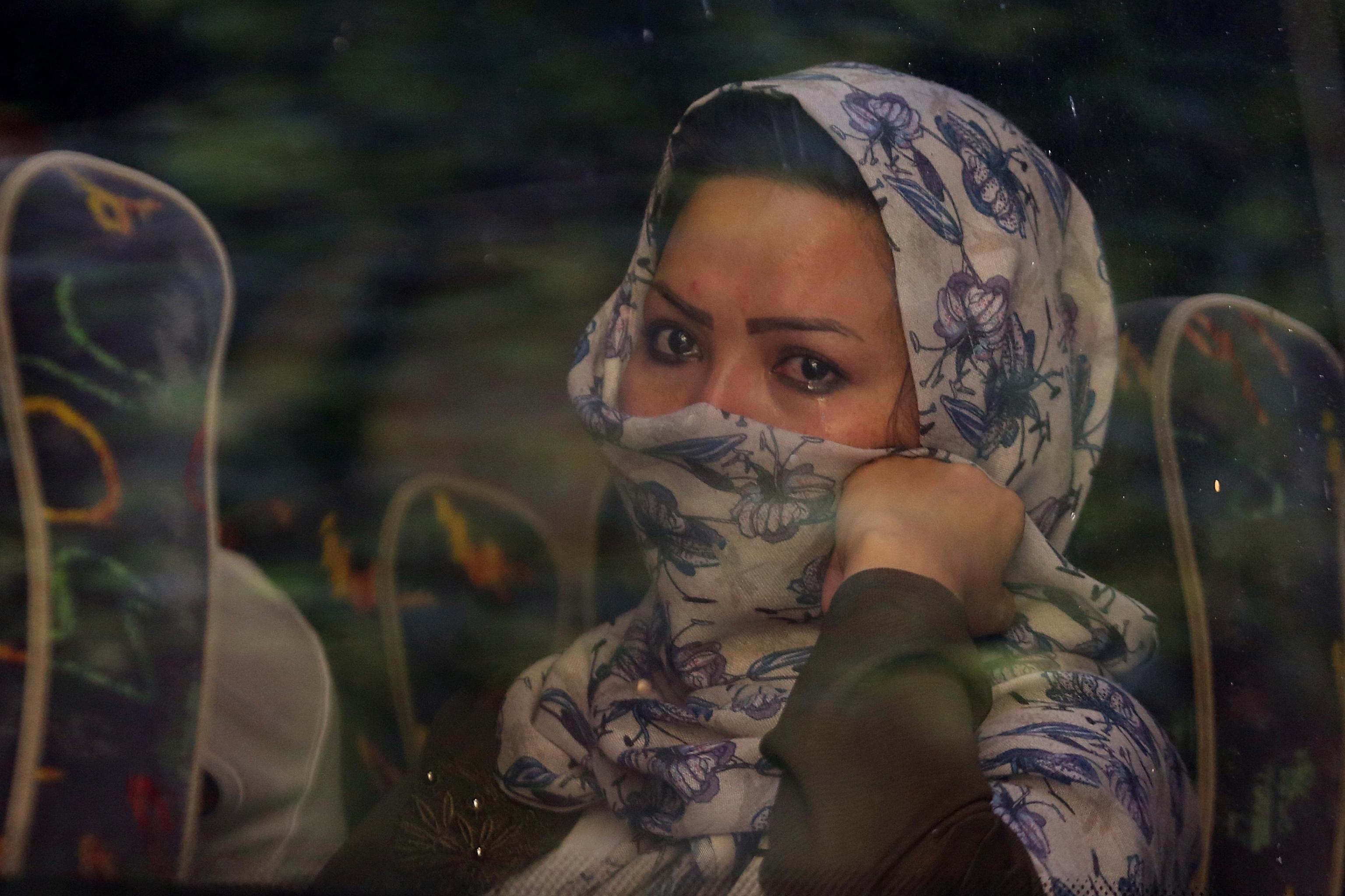 Il dolore negli occhi di una giovane donna