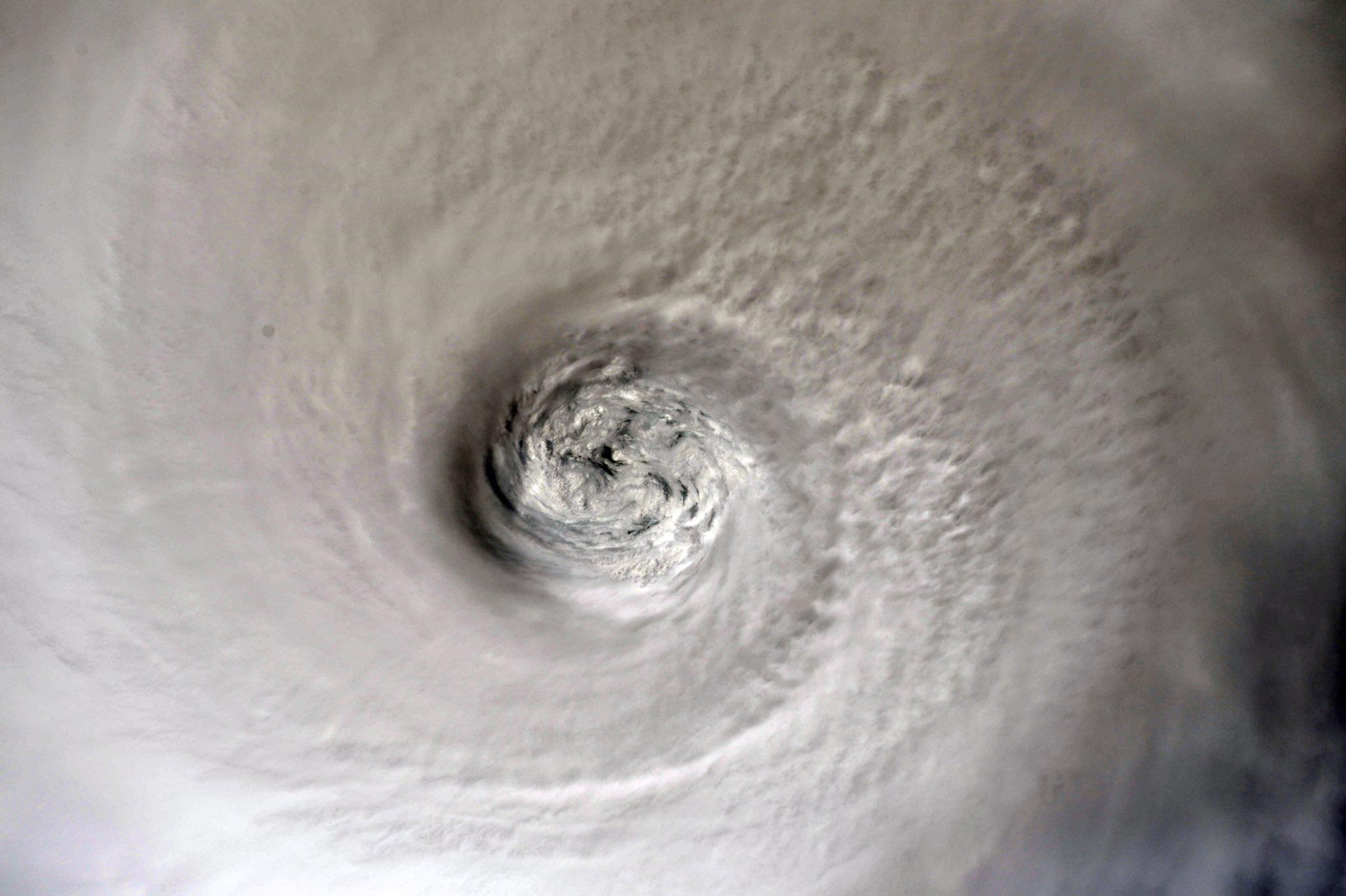 L'occhio dell'uragano ripreso da una base spaziale della NASA