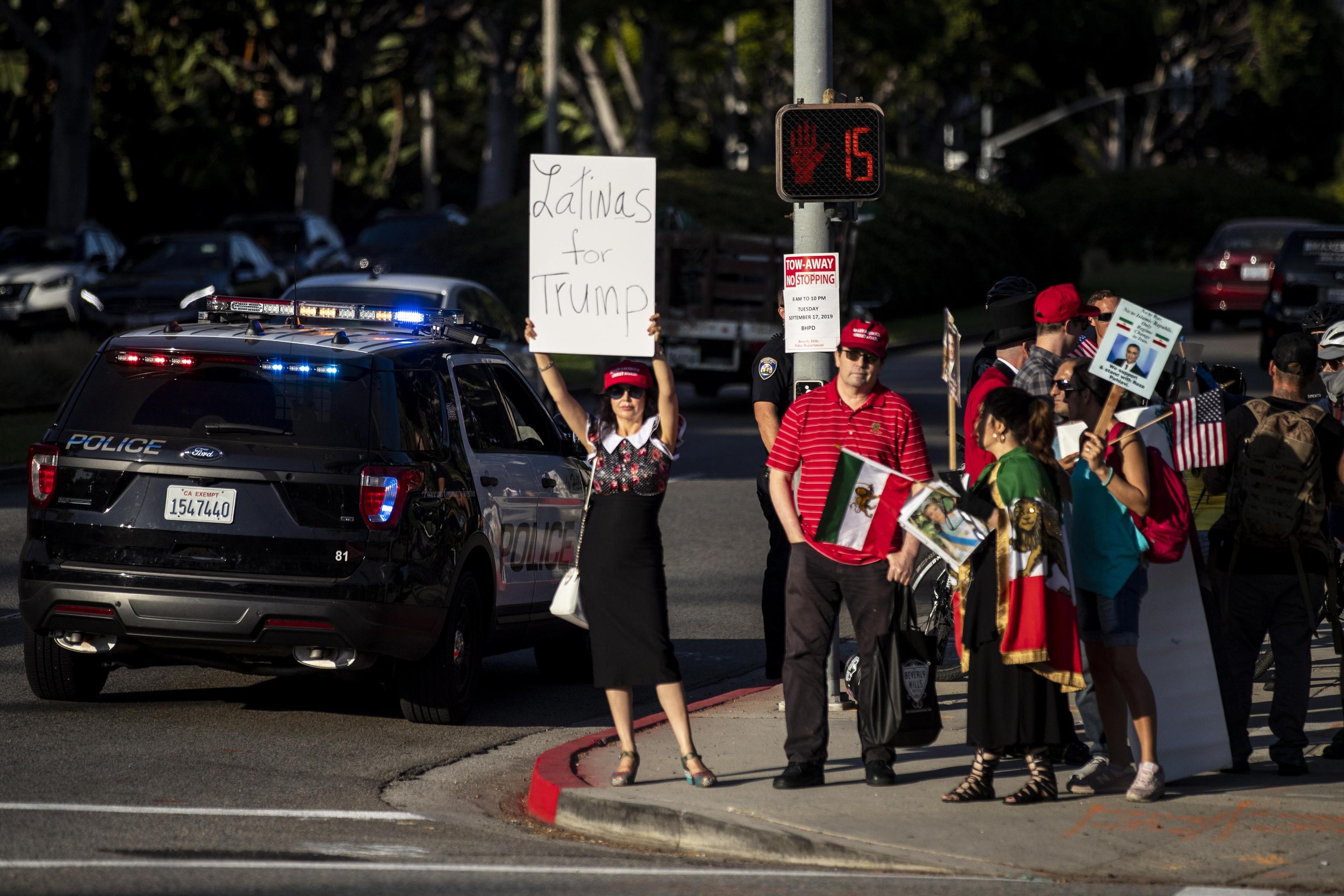 Tra i supporter del presidente c'è anche un gruppo "latinos" della comunità ispanoamericana
