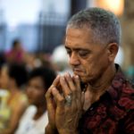 I fedeli in preghiera celebrano la giornata della protettrice