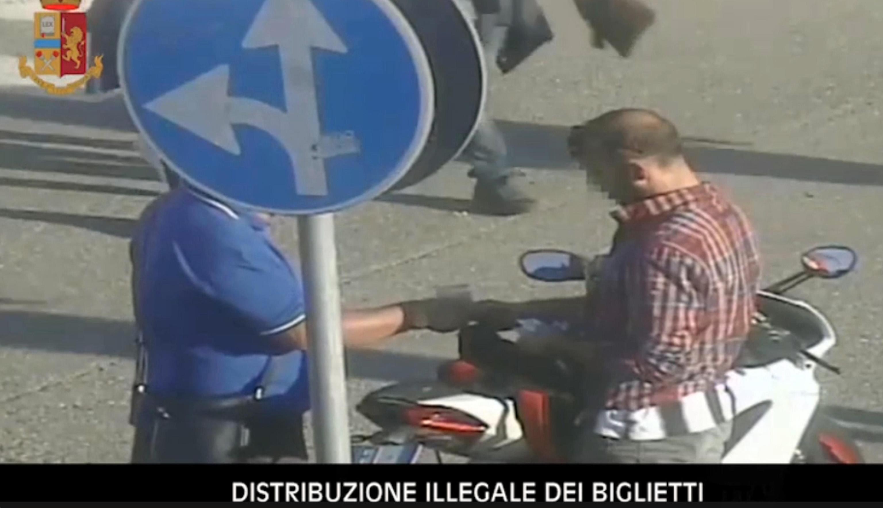 Tra le misure cautelari, anche quella nei confronti di Dino Mocciola, capo ultras dei bianconeri Tra le misure cautelari, anche quella nei confronti di Dino Mocciola, capo ultras dei bianconeri