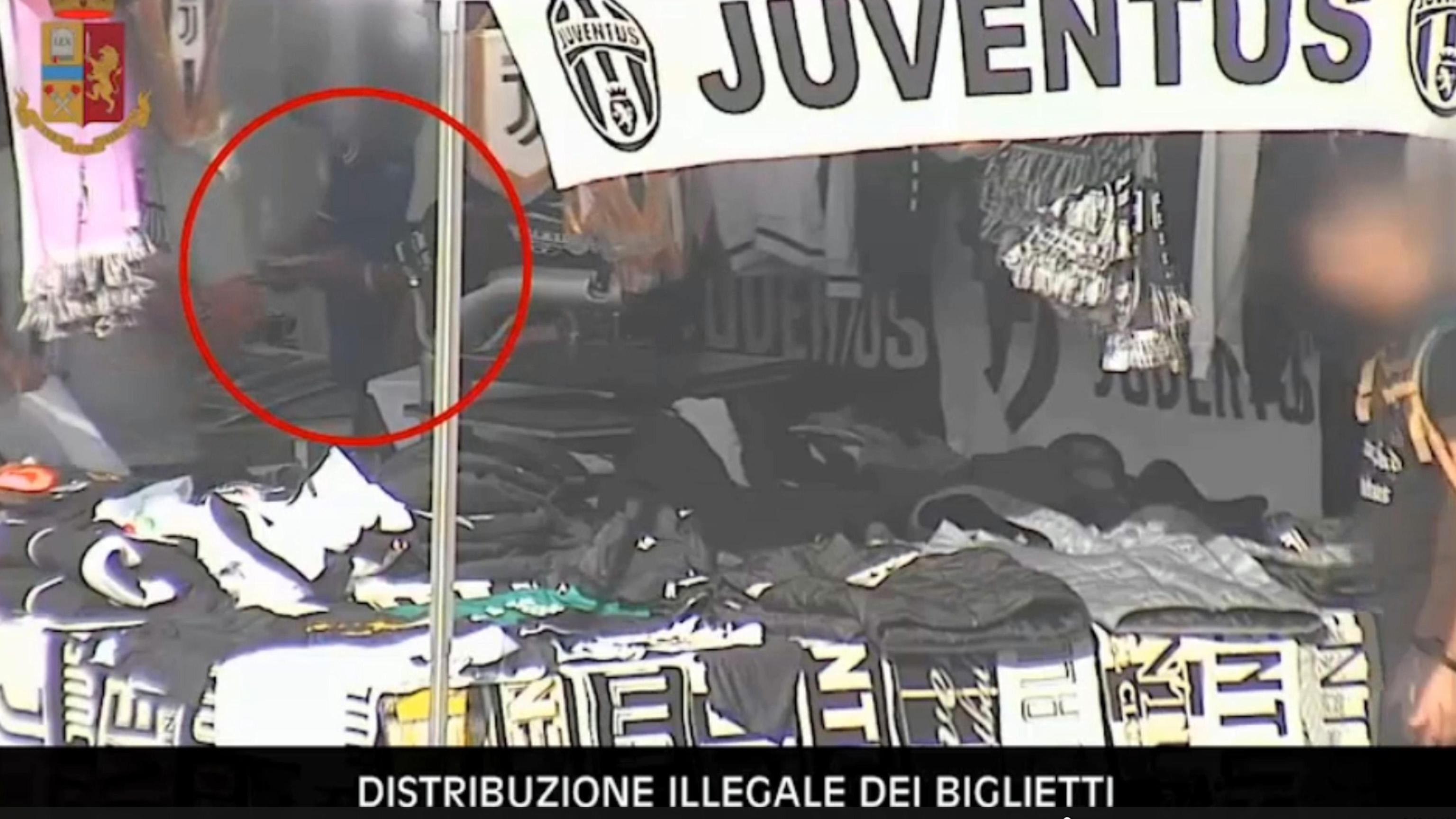 L'associazione a delinquere ricattava personaggi per avere biglietti agevolati e gestire il bagarinaggio L'associazione a delinquere ricattava personaggi per avere biglietti agevolati e gestire il bagarinaggio