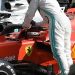 Hamilton si congratula con Leclerc al termine della gara Hamilton si congratula con Leclerc al termine della gara