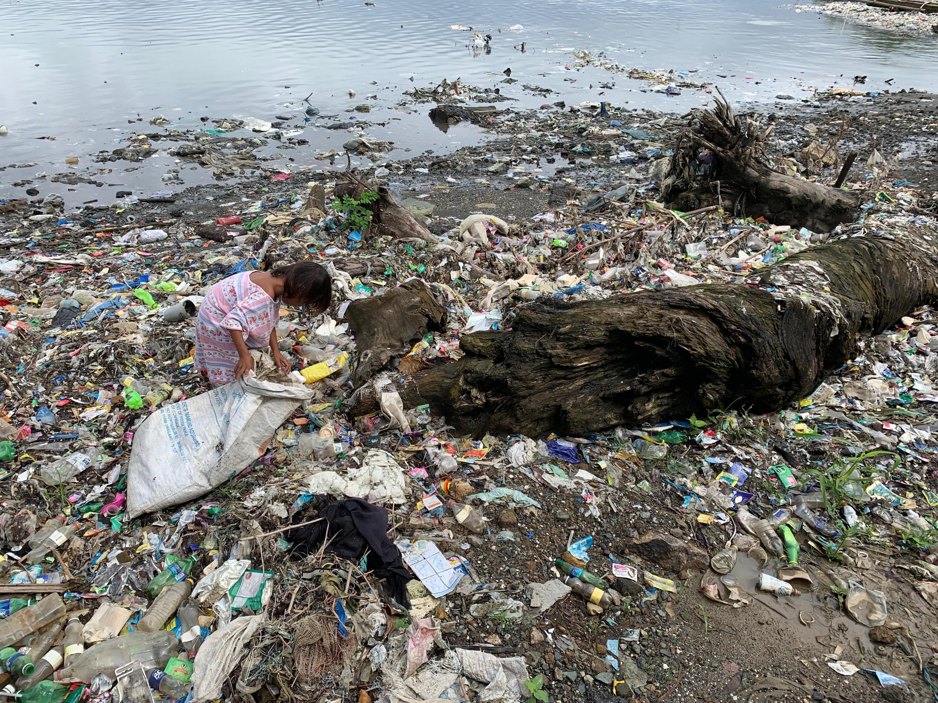 Il Paese è al terzo posto nella classifica mondiale degli stati che sversano maggiori quantità di plastica in acqua, dietro soltanto a Cina e Indonesia. Questo rende l'area del sud-est asiatico, la zona con la più alta concentrazione di rifiuti in mare del pianeta