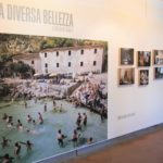 Corridoio iniziale della mostra "Una diversa bellezza"