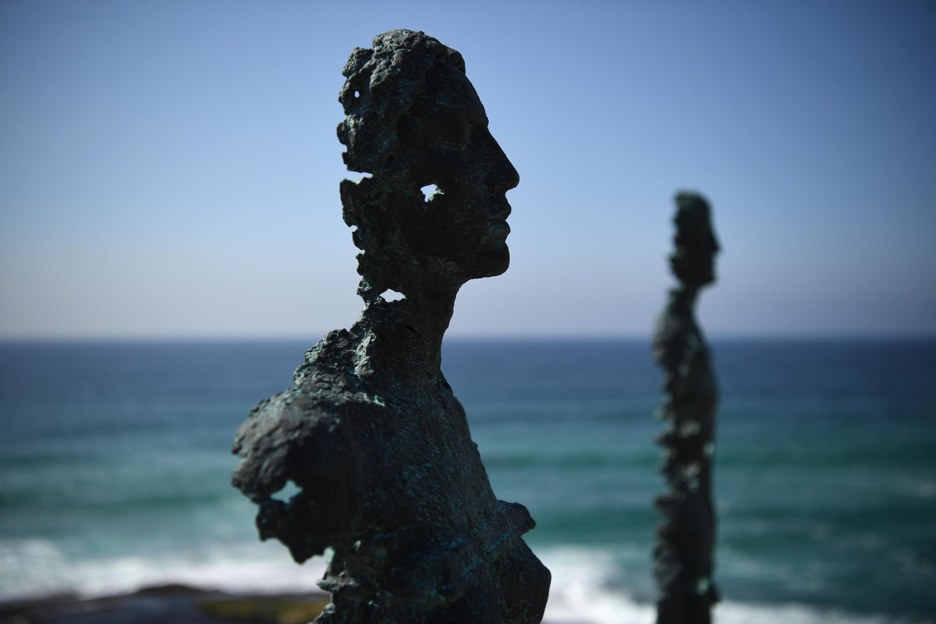 Un'immagine della scultura "Colossus Awakens" dell'artista Egor Zigura