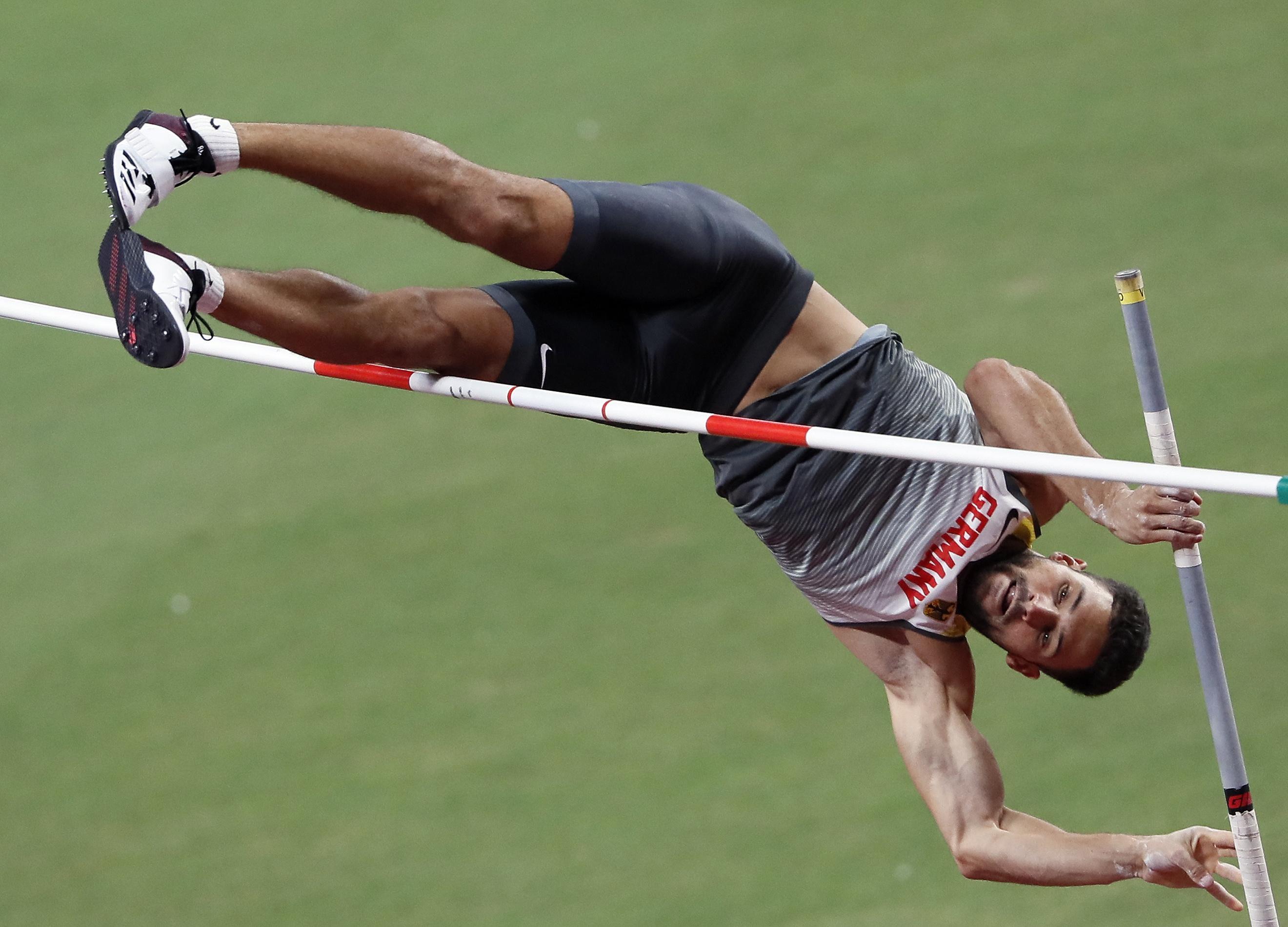 Il tedesco Tim Novak effettua il suo primo tentativo nel salto con l'asta Il tedesco Tim Novak effettua il suo primo tentativo nel salto con l'asta