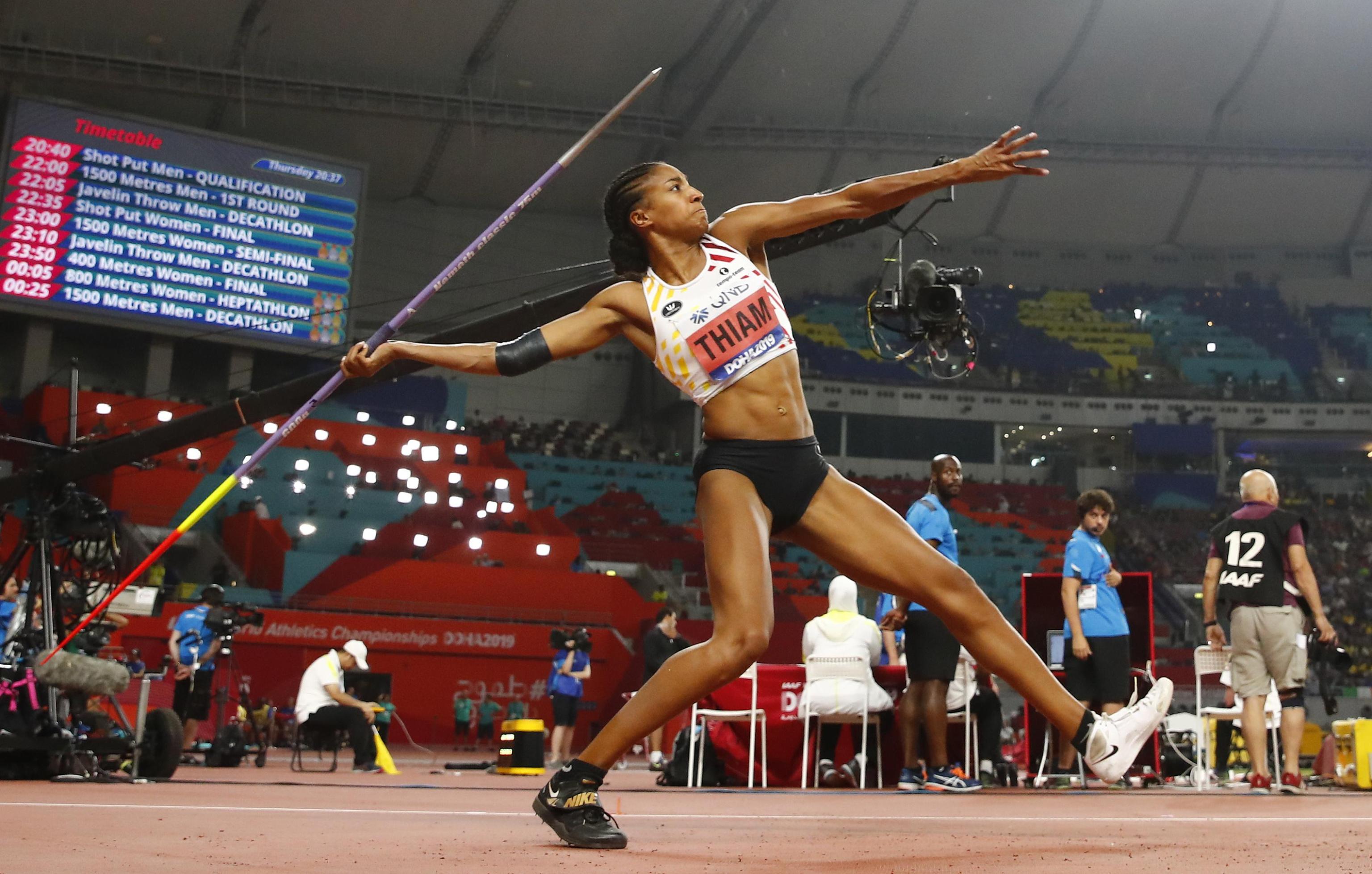Nafissatou Thiam mentre esegue il lancio del giavellotto Nafissatou Thiam mentre esegue il lancio del giavellotto